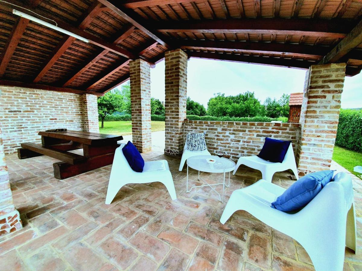 Villa Mons Aureus Popovac Exterior foto