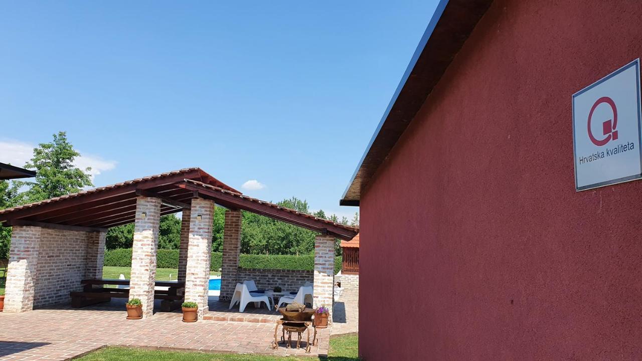 Villa Mons Aureus Popovac Exterior foto