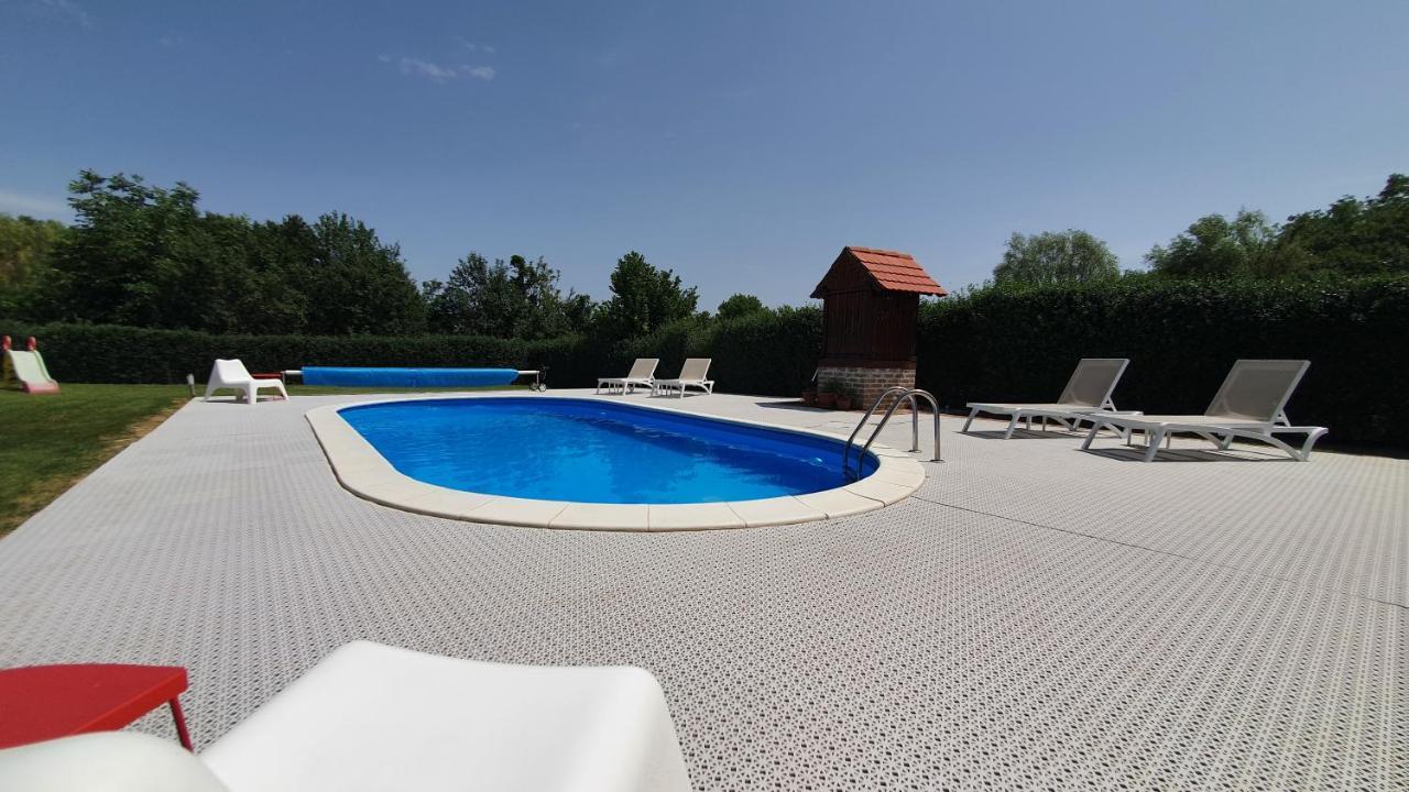 Villa Mons Aureus Popovac Exterior foto