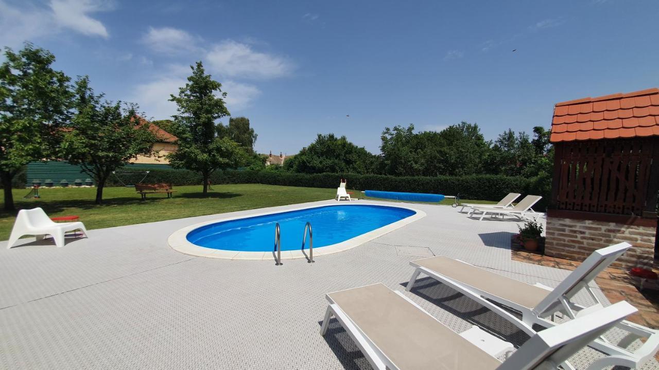 Villa Mons Aureus Popovac Exterior foto